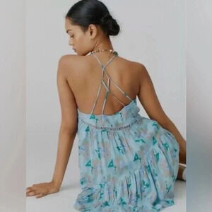 💙 URBAN OUTFITTERS Georgia Tiered Floral Loose Strappy Back Dress Medium‎ NWT